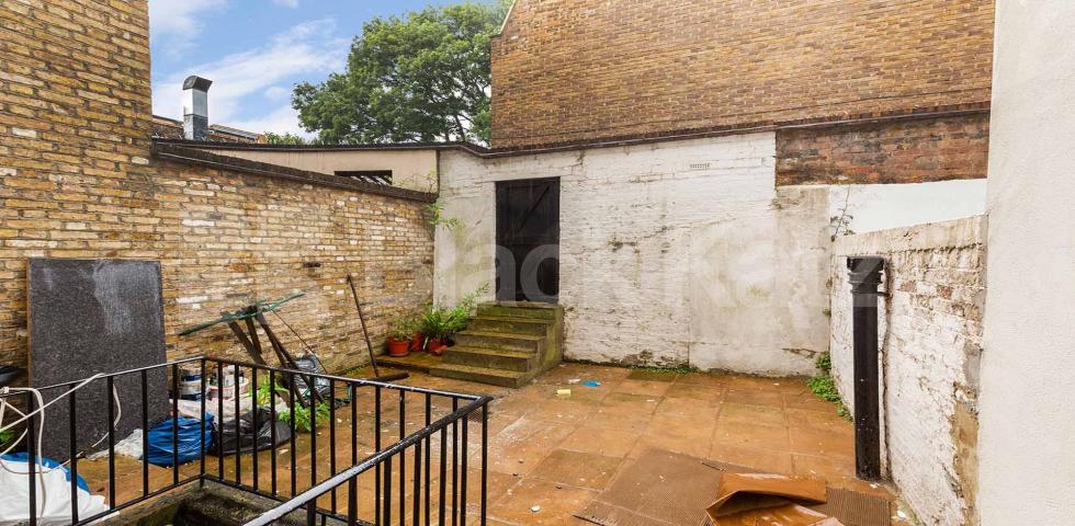 			4 Bedroom, 1 bath, 1 reception House			 Drummond Street, Euston